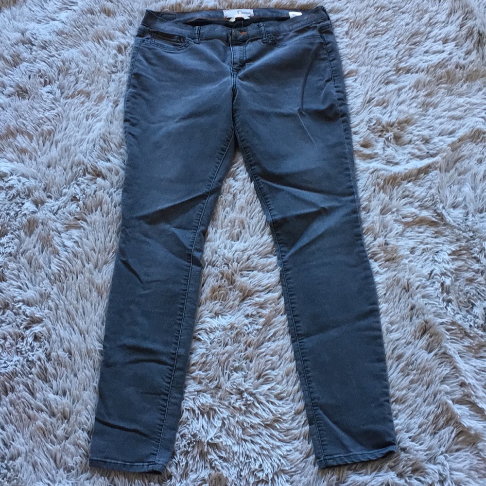 Dittos legging low rise pant.  Size 30. Grey.